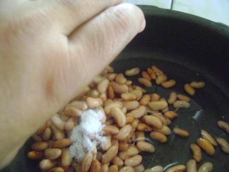 Add the Rajma, water and salt in a pressure cooker. 